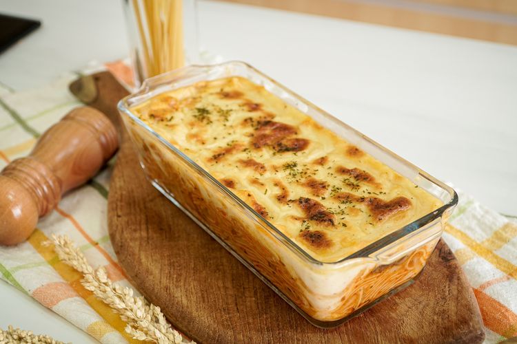 Spaghetti brulee ala Foodplace, perpaduan saus bolognese dan saus bechamel yang creamy.