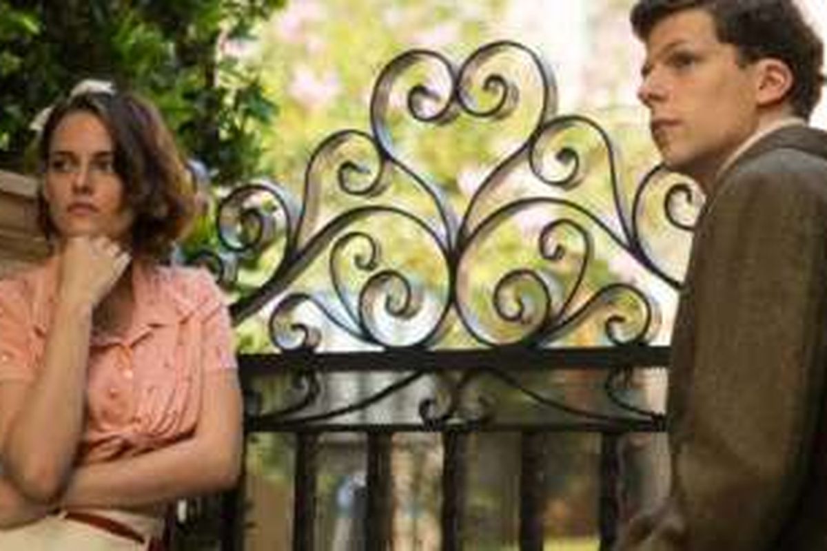 Jesse Eisenberg dan Kristen Stewart bermain dalam film Café Society (2016) 