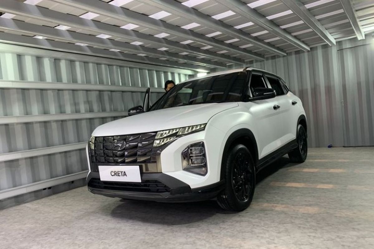 Hyundai CRETA Alpha resmi diluncurkan dalam perhelatan Indonesia International Motor Show (IIMS) 2024, di JIEXPO Kemayoran, Jakarta, Kamis (15/2/2024). 