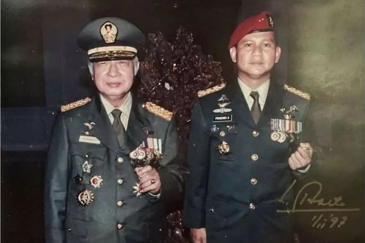 Unggahan Prabowo bersama Soeharto.
