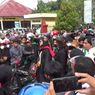 Ratusan Pemuda Pagar Nusa Geruduk Mapolres Grobogan Minta Rekannya Dibebaskan