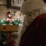 Unik, Santa Claus di Boyolali Ini Naik Gerobak Sapi, Bagikan Hadiah ke Warga dan Anak-anak
