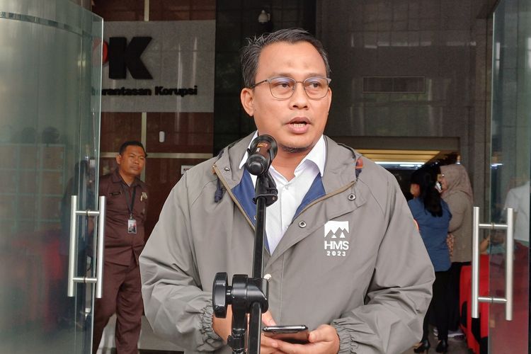 Juru Bicara Penindakan dan Kelembagaan KPK Ali Fikri mengatakan pihaknya memanggil Ketua Komisi IV DPR RI, Sudin untuk diperiksa sebagai saksi dugaan korupsi eks Menteri Pertanian Syahrul Yasin Limpo (SYL) pada Jumat (10/11/2023) lusa.