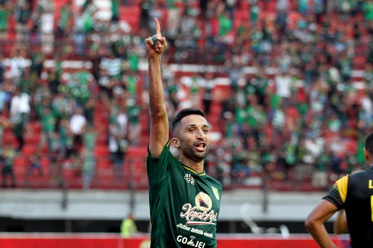 Manuchekhr Dzhalilov saat bermain untuk Persebaya Surabaya.