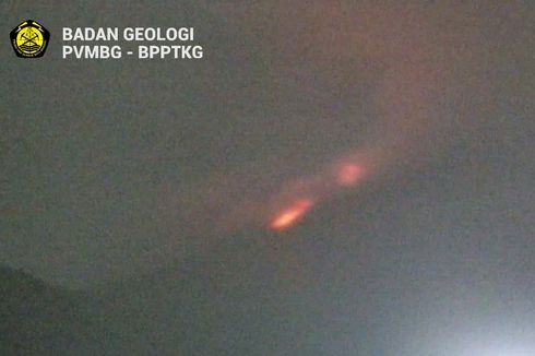 Gunung Merapi Keluarkan Awan Panas Guguran 2 Kali dan 17 Lava Pijar