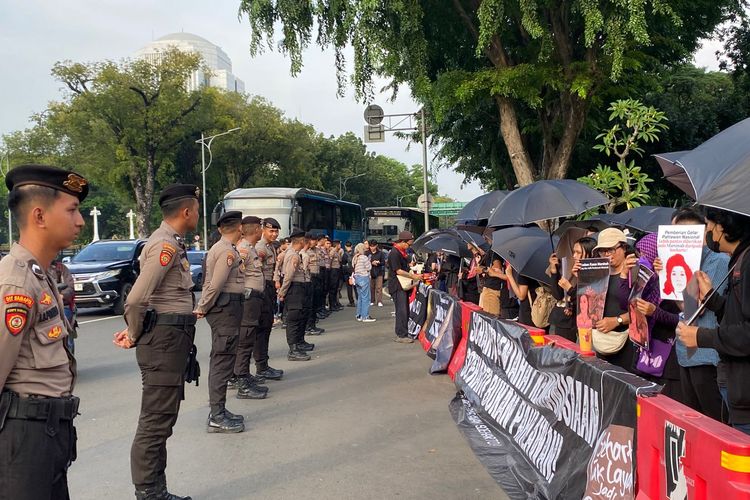 Aksi Kamisan Peringati 32 Tahun Kematian Marsinah: Dia Dibunuh karena Melawan