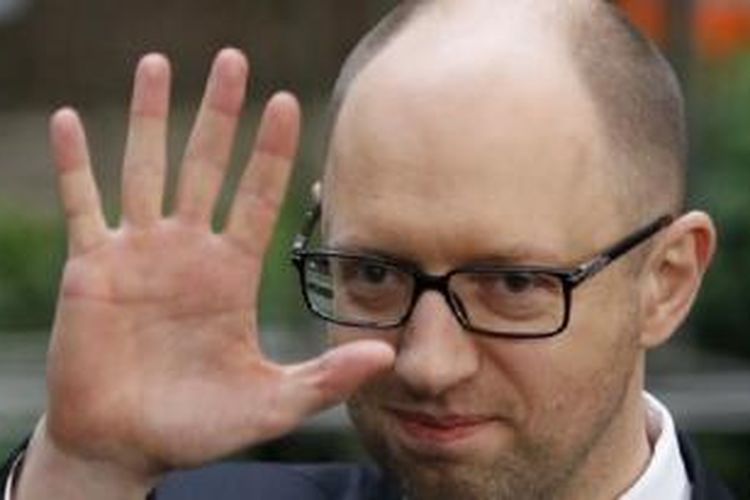 Perdana Menteri Ukraina Arseniy Yatsenyuk mengundurkan diri hari Kamis (24/7). 