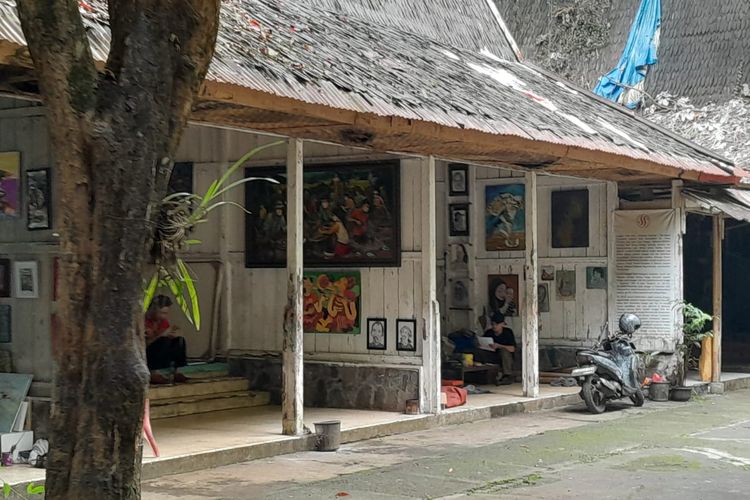 Pameran lukisan yang berada di Hutan Kota Babakan Siliwangi