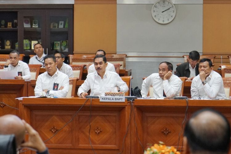 Kepala Badan Nasional Penanggulangan Terorisme (BNPT) Komjen Pol Suhardi Alius dalam Rapat Dengar Pendapat dengan Komisi III DPR, di Kompleks Parlemen, Senayan, Jakarta, Rabu (30/5/2018). 
