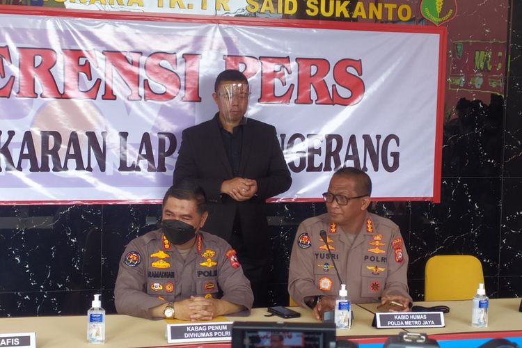 Kabid Humas Polda Metro Jaya Kombes Pol Yusri Yunus dalam Konferensi Pers di RS Polri Kramat Jati, Jakarta Timur, Senin (13/9/2021). 
