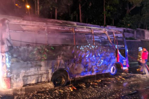 Bus Hangus Terbakar di Tol Semarang, 2 Penumpang Alami Luka Ringan