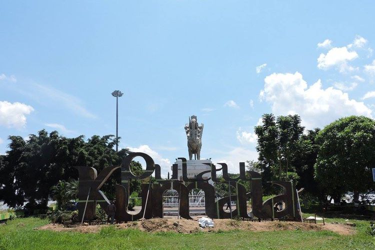 Patung Lembuswana, ikon Pulau Kumala di Kutai Kartanegara.