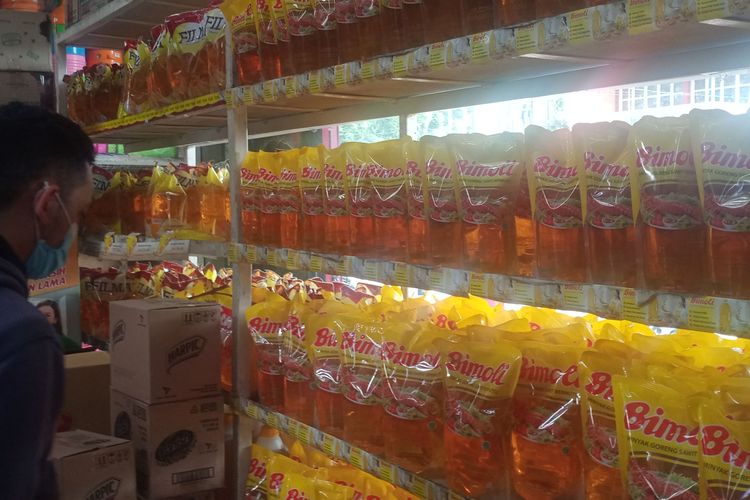 Salah satu toko Utama Swalayan & Grosir di Jalan Dokter Cipto terpantau pada Kamis (20/1/2022) belum menjual minyak goreng dengan harga Rp 14 ribu. 