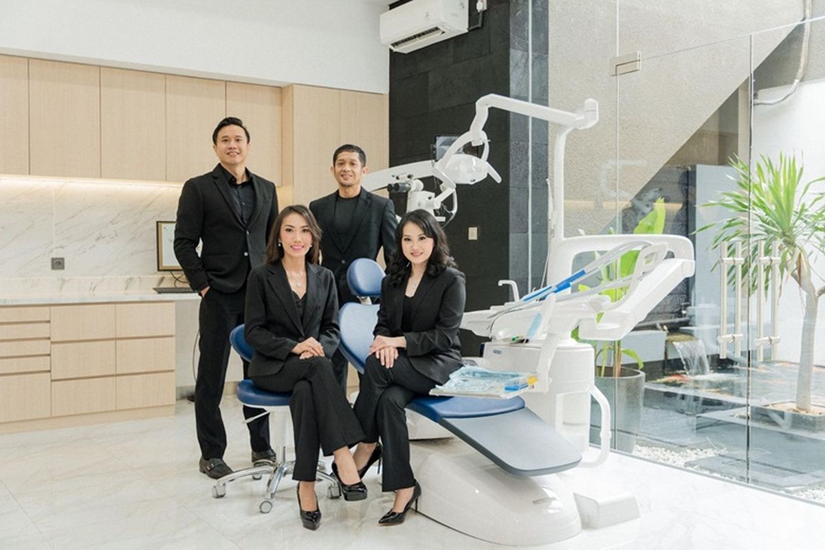 Djani Dental Studio menghadirkan layanan pembuatan gigi palsu sehari jadi.