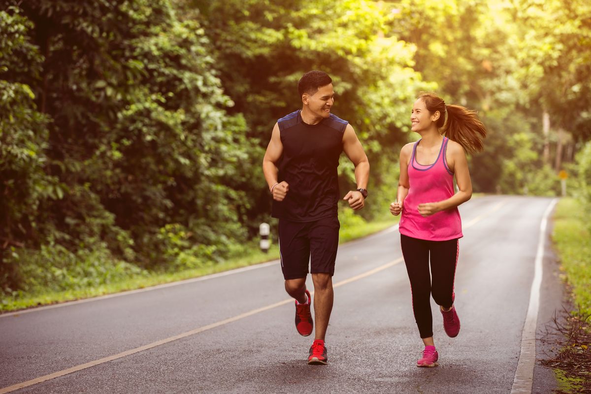 Ilustrasi manfaat berolahraga untuk meningkatkan kesuburan pasangan.