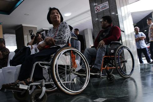 Dinsos Salurkan 198 Alat Bantu Fisik bagi Penyandang Disabilitas di DKI