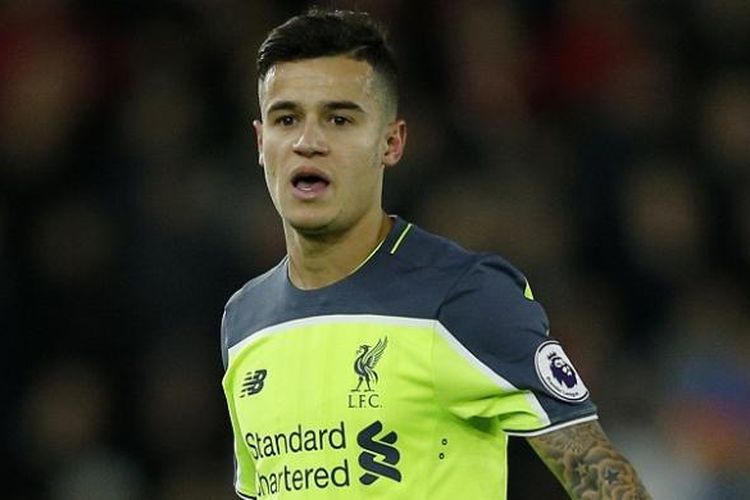 Gelandang Liverpool, Philippe Coutinho, tampil dalam laga semifinal pertama Piala Liga Inggris, di Stadion St Mary, Rabu (11/1/2017) waktu setempat.