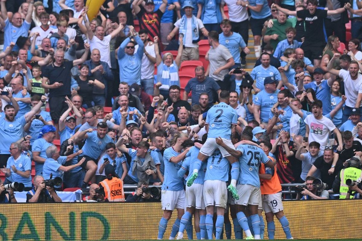 Para pemain Manchester City merayakan gol Ilkay Guendogan dalam pertandingan melawan Man United pada final Piala FA 2022-2023 di Stadion Wembley, London, Inggris, Sabtu (3/6/2023). (Photo by Glyn KIRK / AFP) 