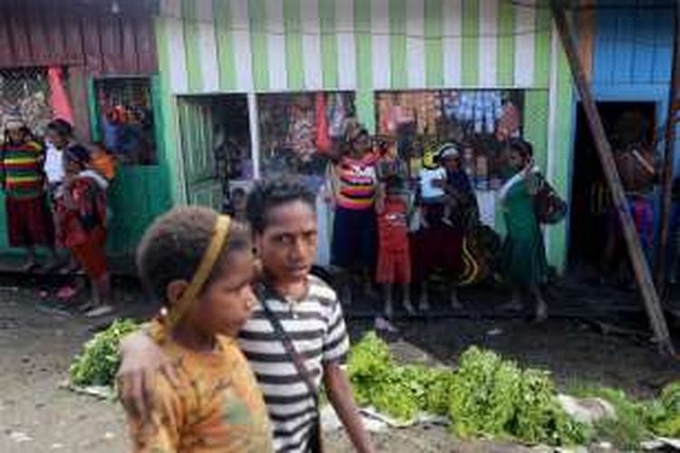 Suasanan di pasar tradisional Kago, satu-satuya pasar yang ada di Distrik Ilaga, Pegunungan Tengah, Papua.