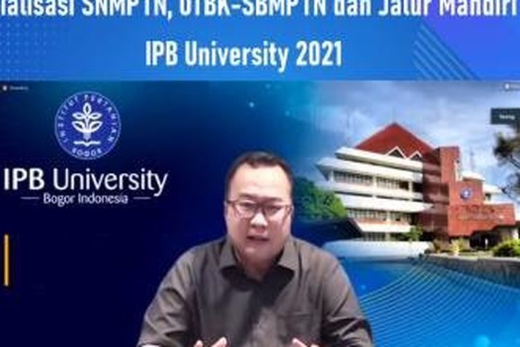 Arif Satria saat menjelaskan jalur masuk maba 2021 melalui kanal youtube IPB