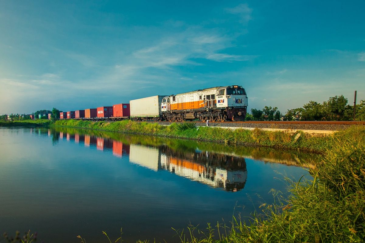 Salah satu kereta PT Kereta Api Indonesia (Persero) atau KAI pada sektor angkutan barang.