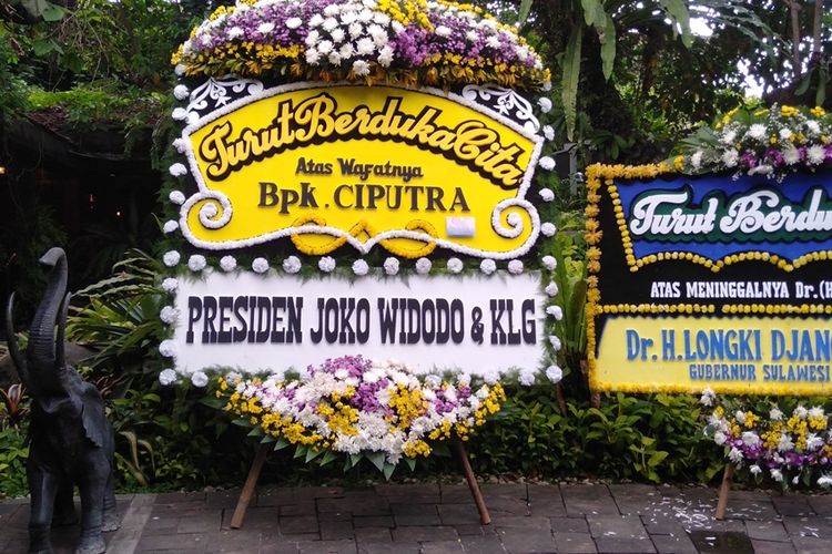 Karangan bunga dari Joko Widodo, Basuki Tjahaja Purnama, Budi Karya Sumadi dan Basuki Hadi Muljono di rumah Ciputra, Rabu (27/11/2019)