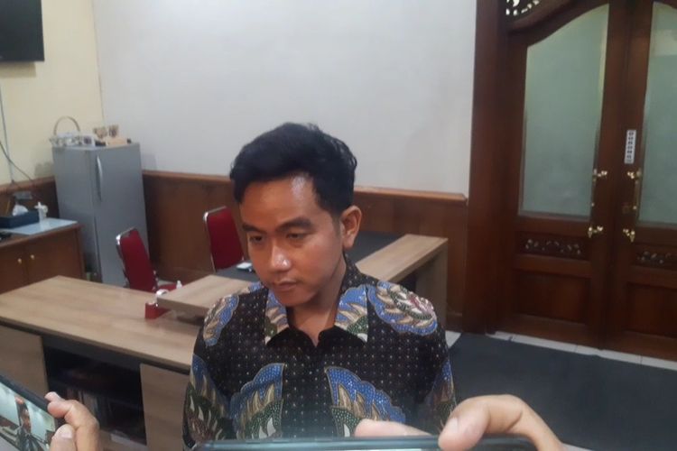 Calon wakil presiden nomor urut 2 sekaligus Wali Kota Solo, Gibran Rakabuming Raka di Solo, Jawa Tengah.