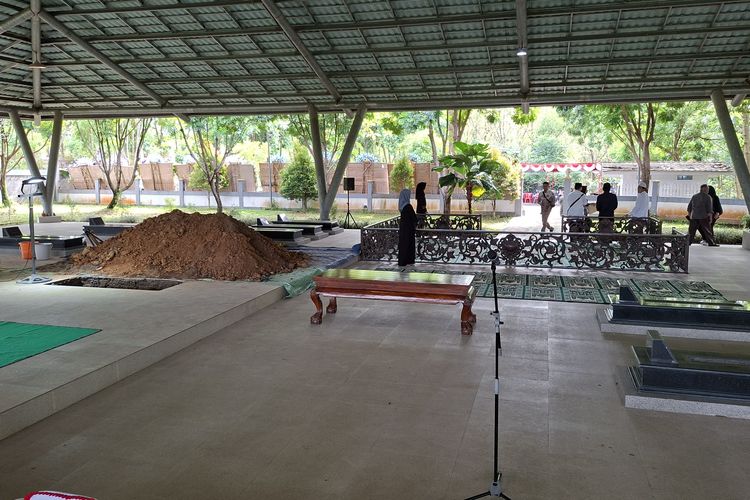 Istri Wiranto Dimakamkan di Delingan Karanganyar, Tanpa Upacara Militer 