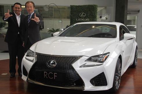 Bos Besar Toyota Uji Langsung Lexus F di Sirkuit