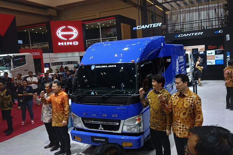 Inovasi Misubishi Fuso di GIIAS 2025, perkenalkan EV Mobile Charger dan Fighter X FM65
