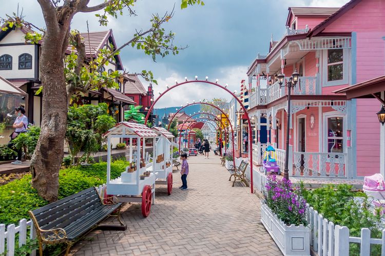 Kota Mini di Floating Market, Lembang, Bandung. Pilihan tempat wisata Lembang Bandung ala Eropa.