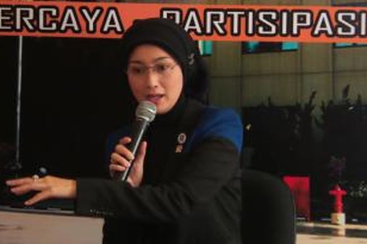 Anggota DPR RI Komisi VIII Desy Ratnasari saat menghadiri diskusi di Divisi Humas Mabes Polri, Senin (18/5/2015).