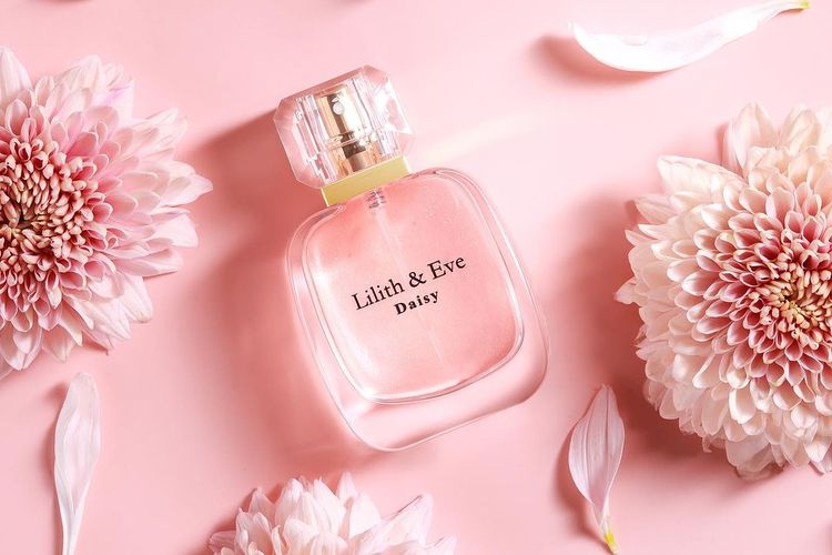 Parfum Lilith & Eve varian Daisy disebut-sebut mirip dengan aroma dari parfum merek high end Marc Jacobs varian Daisy