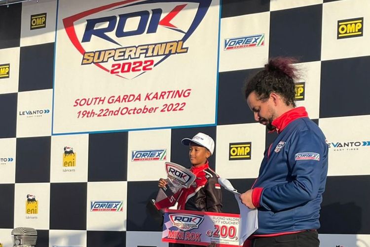Pegokart muda Qarrar Firhand berhasil meraih podium kelima di ajang Rok Cup Super Final di South Garda Karting Circuit, Lonato, Italia, Sabtu (22/10/2022) sore. 
