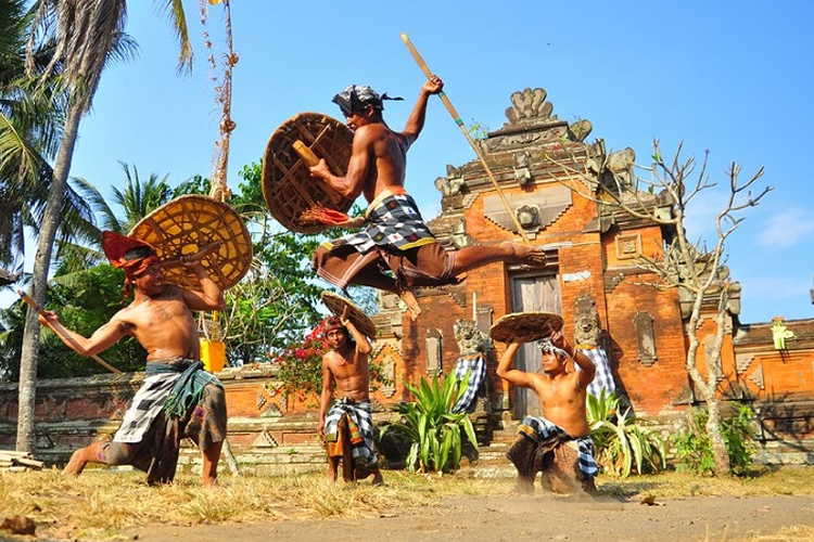 Tradisi Gebug Ende dari Karangasem, Bali