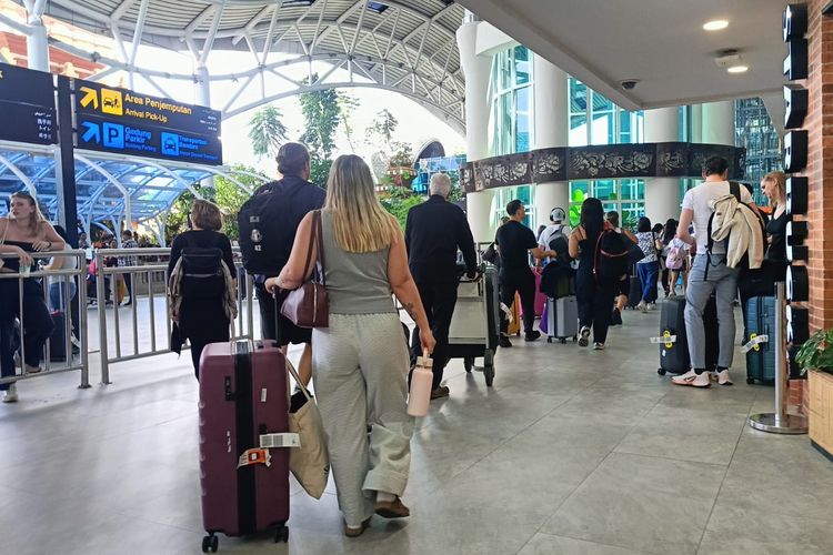 Kedatangan Wisatawan Asing ke Bali Naik 10 Persen, Sampah dan Macet Masih Jadi Sorotan