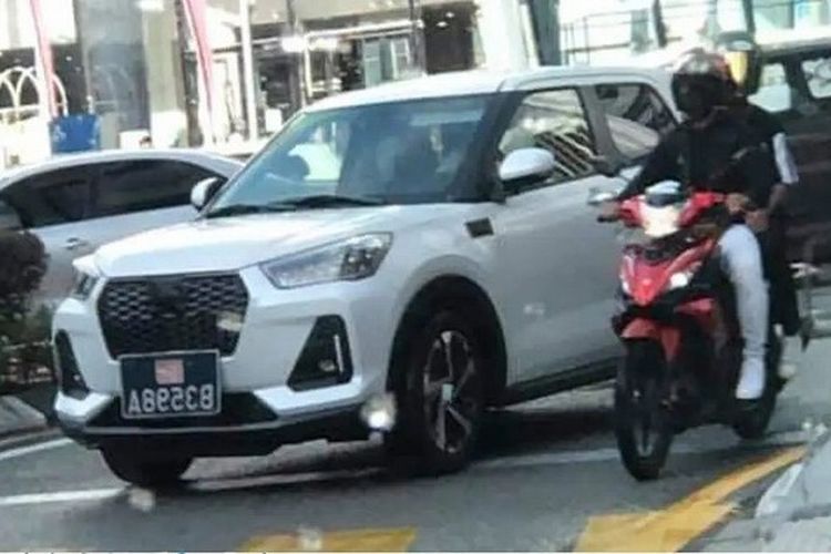 Spyshot Daihatsu Rocky facelift