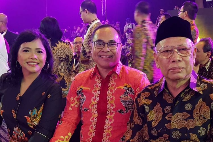 Beberapa panelis debat pilpres pertama, Bivitri Susanti, Hikmahanto Juwono, dan Bagir Manan.