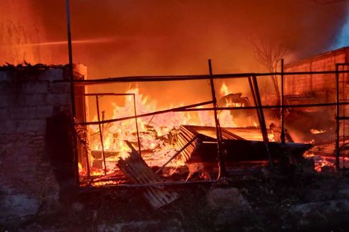 Kebakaran Besar di Toko Mebel Cakung, Api Merambat ke Sejumlah Rumah dan Mobil Warga