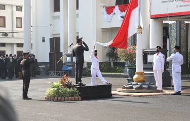 Upacara peringatan Hari Pahlawan di halaman kantor Pemkab Tuban, Rabu (10/11/2021).