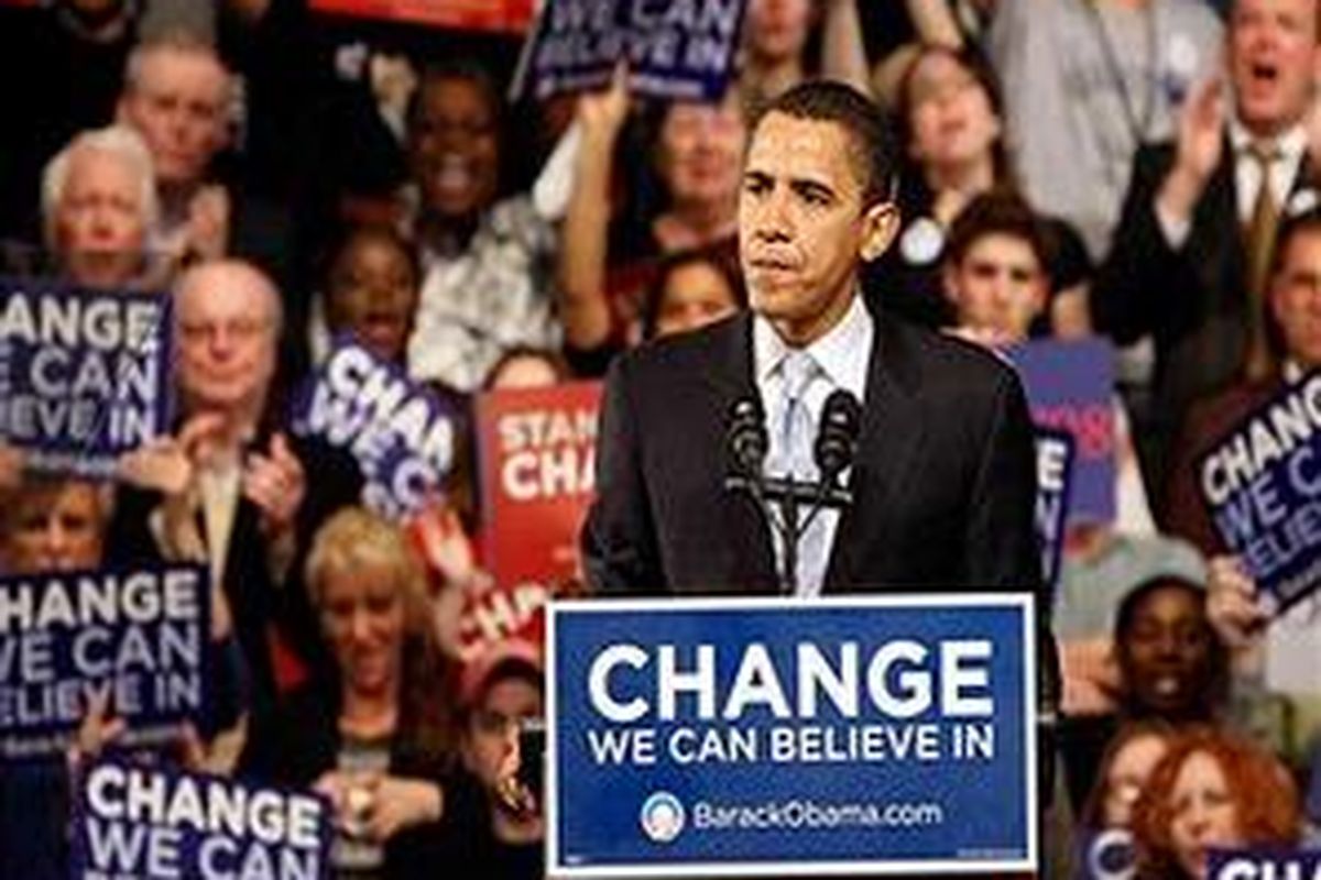 Barack Obama saat berkampanye di Manchester New Hampshire, Selasa (8/1). Di negara bagian ini ia kalah dari Hillary Clinton.