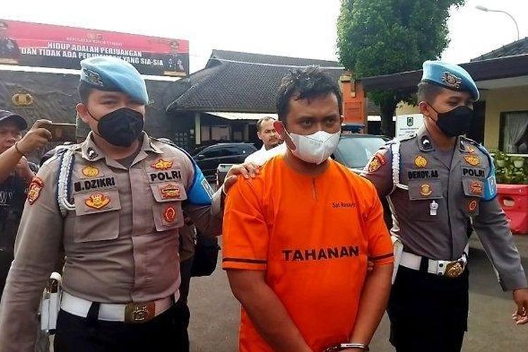 Rifky Wijaksana, pelaku yang menghabisi Nani di Gang Kontrakan, RT 01/09, Kelurahan Leuwigajah, Kecamatan Cimahi Selatan, Kota Cimahi. Nani dibunuh lantaran dia menolak untuk diajak berhubungan badan oleh pelaku. 
