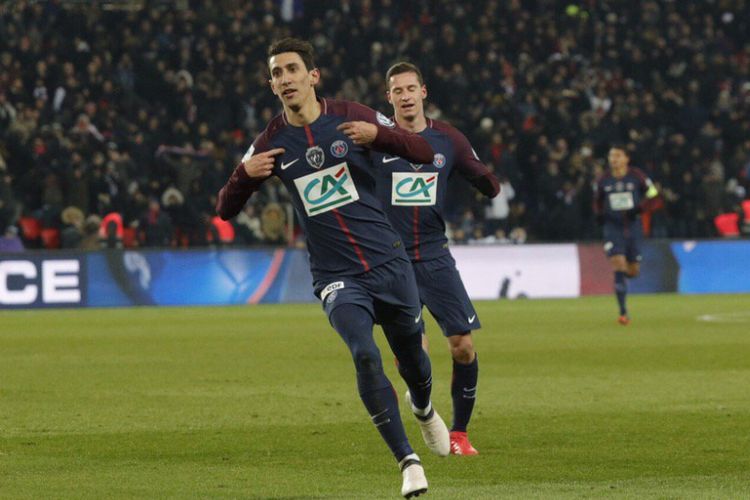 Bintang PSG, Angel Di Maria, melakukan selebrasi seusai menjebol gawang Olympique Marseille pada perempat final Piala Liga Prancis di Parc des Princes, Rabu (28/2/2018)
