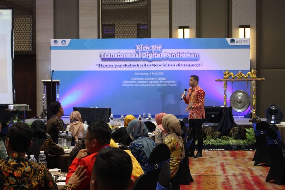 Hendi Pratama saat memberikan materi. 