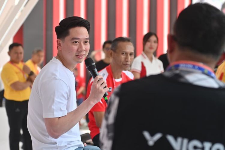 Legenda bulu tangkis Indonesia, Kevin Sanjaya Sukamuljo, menghadiri Polytron Indonesia Open 2026.