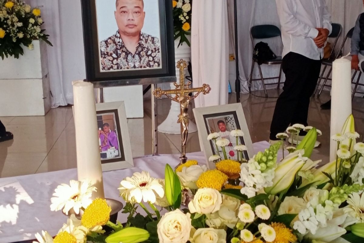 Jenazah Staf Khusus Dewan Pengarah Badan Pembina Ideologi Pancasila (BPIP) Antonius Benny Susetyo (56) atau Romo Benny datang dan disemayamkan di Yayasan Gotong Royong, Kota Malang, Jawa Timur pada Sabtu (5/10/2024) sekitar pukul 16.30 WIB. 