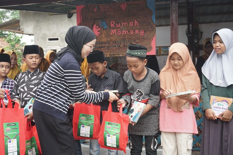 Kemeriahan Care Visit donatur Dompet Dhuafa mengunjungi Rumah Momong, salah satu program pemberdayaan Dompet Dhuafa di Serang, Banten, Minggu (9/6/2024).