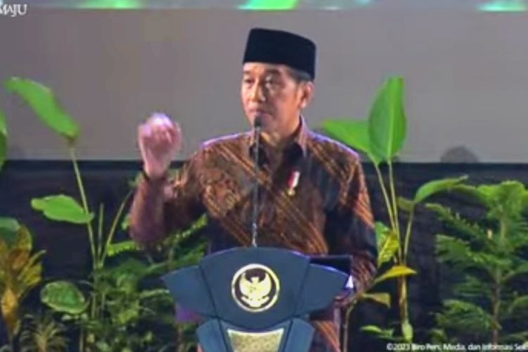 Presiden Joko Widodo saat memberikan sambutan pada pembukaan Muktamar ke- XVIII PP Muhammadiyah di Balikpapan, Kalimantan Timur, Rabu (22/2/2023).