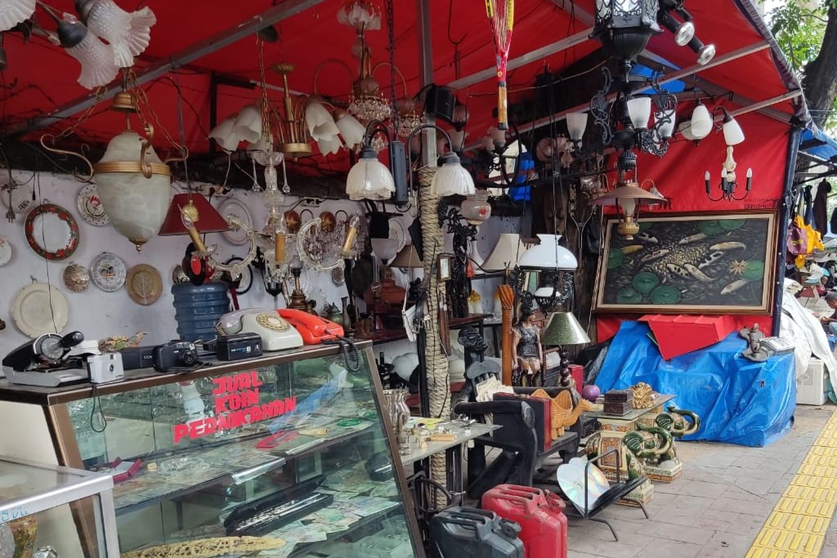Pasar Loak Kebayoran Lama 