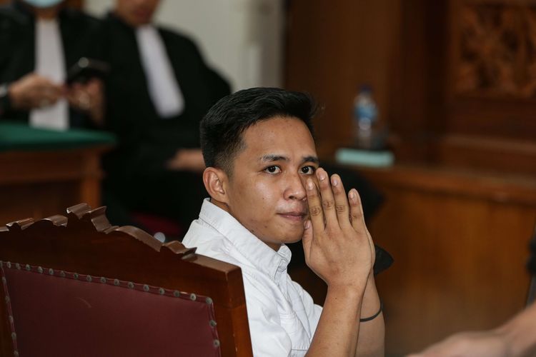 Terdakwa kasus dugaan pembunuhan berencana terhadap Nofriansyah Yosua Hutabarat atau Brigadir J, Richard Eliezer menjalani sidang vonis di Pengadilan Negeri Jakarta Selatan, Rabu (15/2/2023).